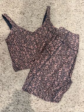 Old Navy animal print yoga set